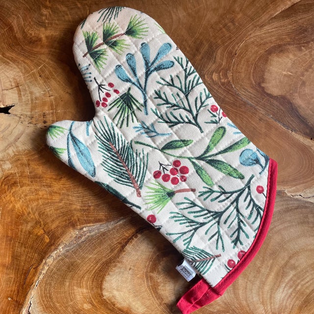 Yeah, I Followed The Recipe Once. It Was Fucking Boring. Oven Mitt